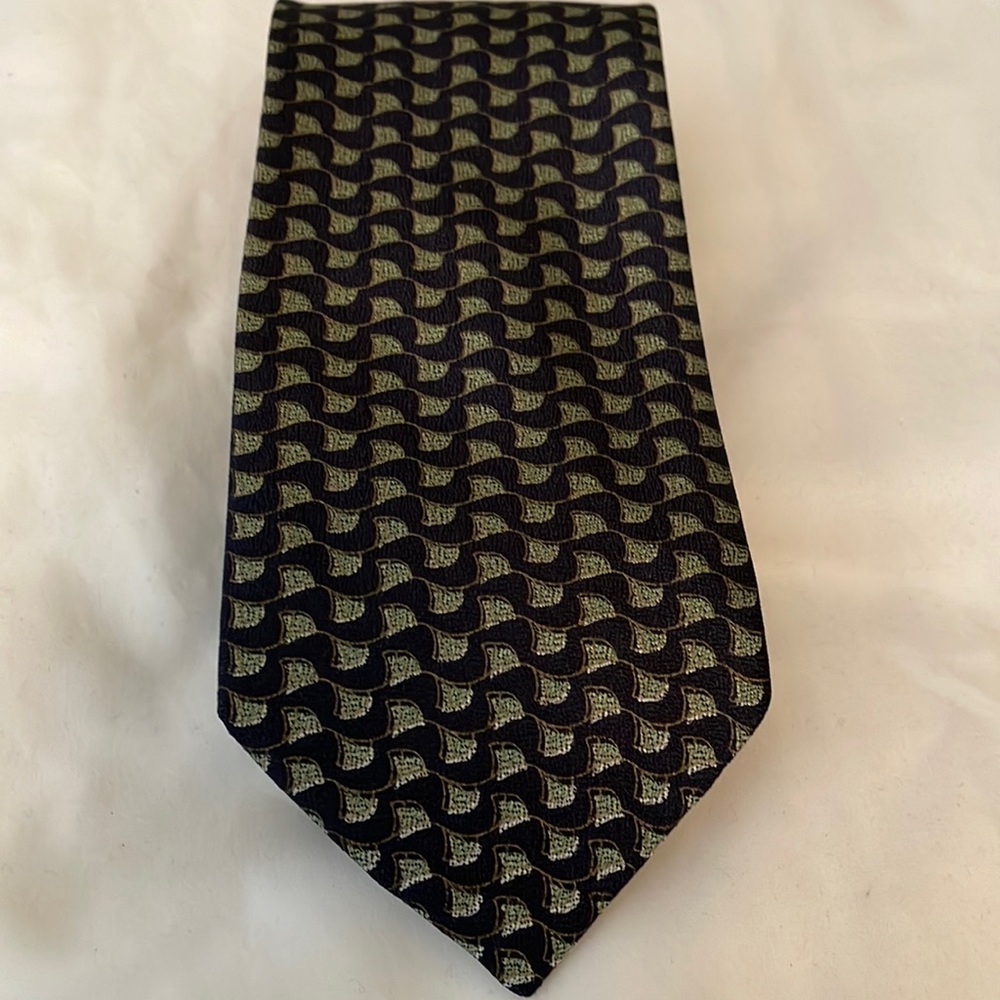 Mens silk tie. Made in Canada. Madison Avenue brand. Bluey/black & green.